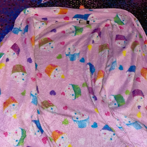 🧁Cupcake Robe🧁 - Picture 2 of 3